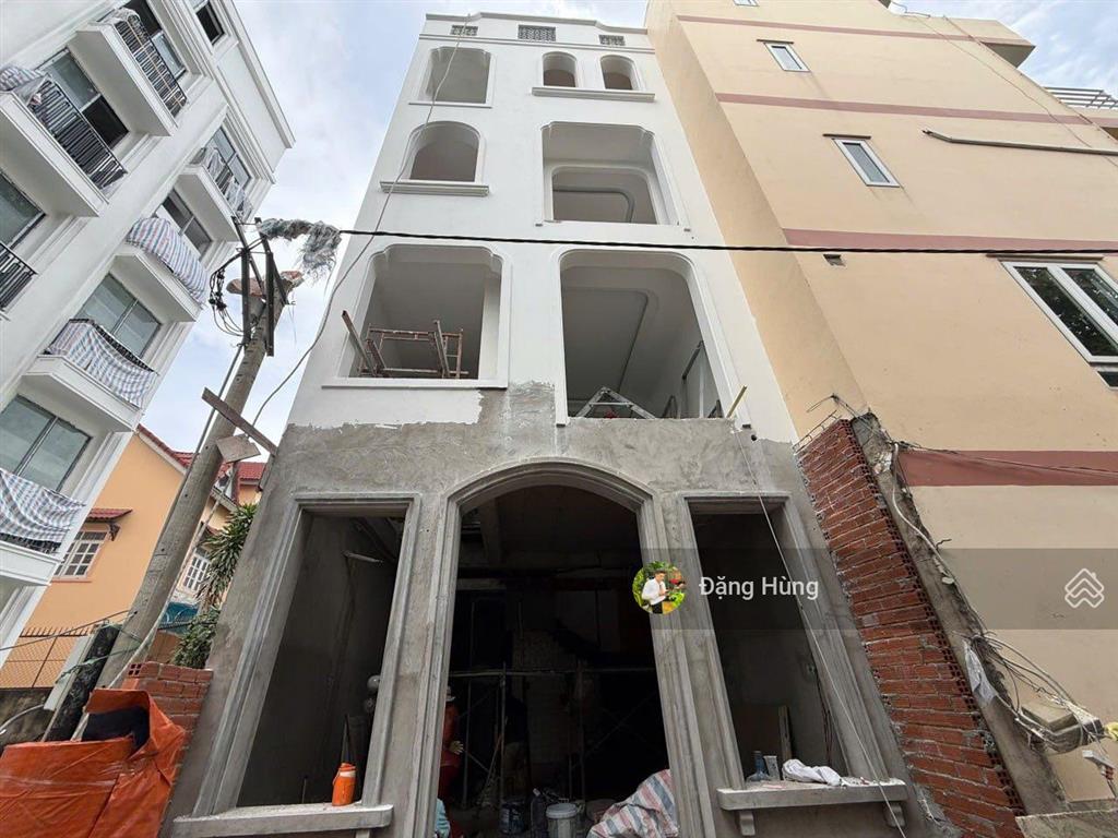 Cho thuê nhà phố xuân thủy, thảo điền, 1 trệt 3 lầu, sân thượng, vị trí đẹp. giá 70tr/th
