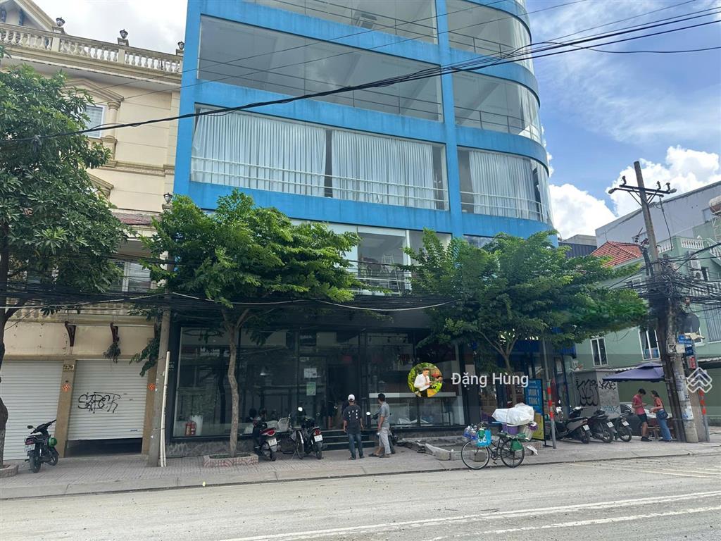 Mặt bằng nguyễn văn hưởng, thảo điền, q2 (180m2)  dễ nhận diện. giá thuê 120tr/th