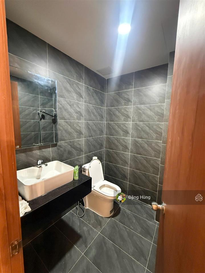 Sàn văn phòng trống suốt + sẵn máy lạnh tại masteri an phú, quận 2 (50m2). giá 15tr/th