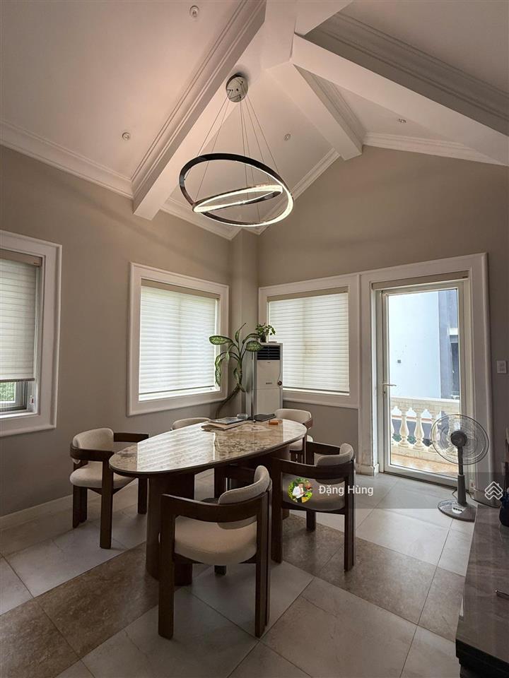 Biệt thự hồ bơi nguyễn văn hưởng, thảo điền, q2, 8pn, 7wc. (dtsd 1430m²). giá 150tr/th