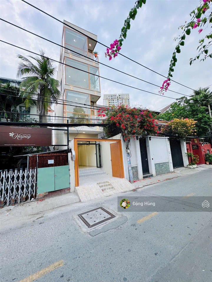 Nguyên căn thảo điền, quận 2  1 trệt 3 lầu, sẵn thang máy (4x18m). giá thuê 63tr/th