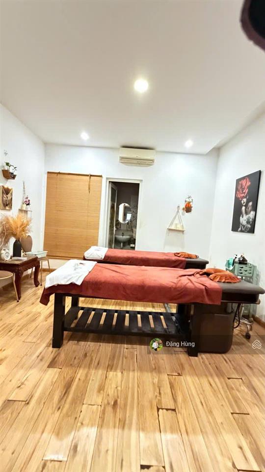 Nguyên căn 4 tầng (4x18m) nhánh xuân thủy  khu nước ngoài tấp nập. giá 45tr/th