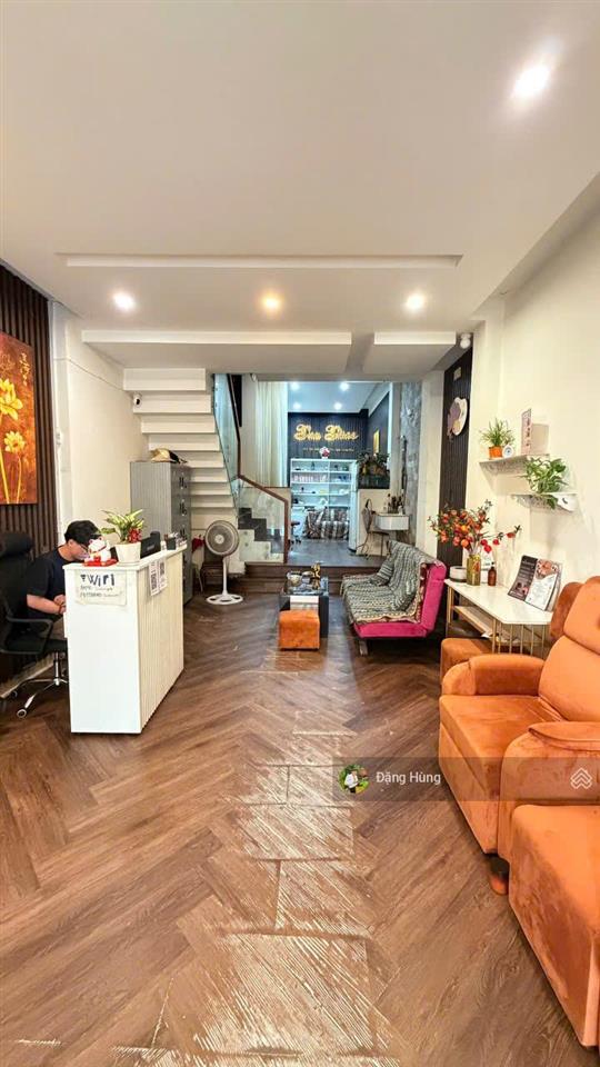 Nguyên căn 4 tầng (4x18m) nhánh xuân thủy  khu nước ngoài tấp nập. giá 45tr/th