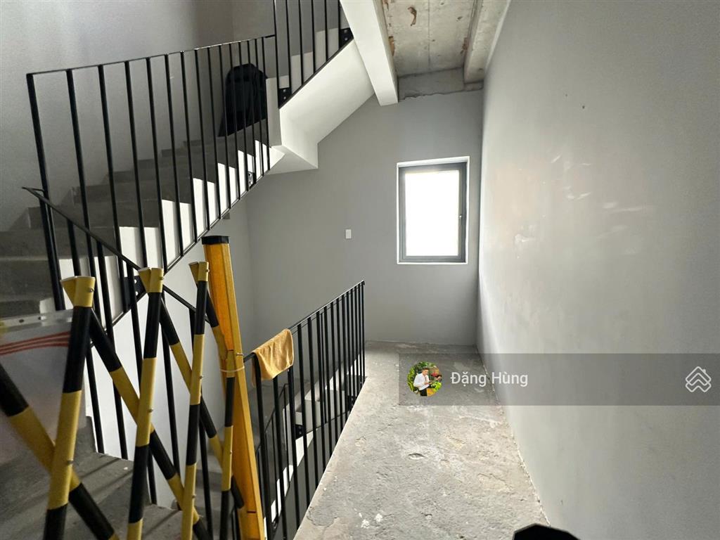 Sàn văn phòng trống suốt (100m2) mặt tiền bát nàn, thạnh mỹ lợi, q2  trống sẵn  giá 22tr/th