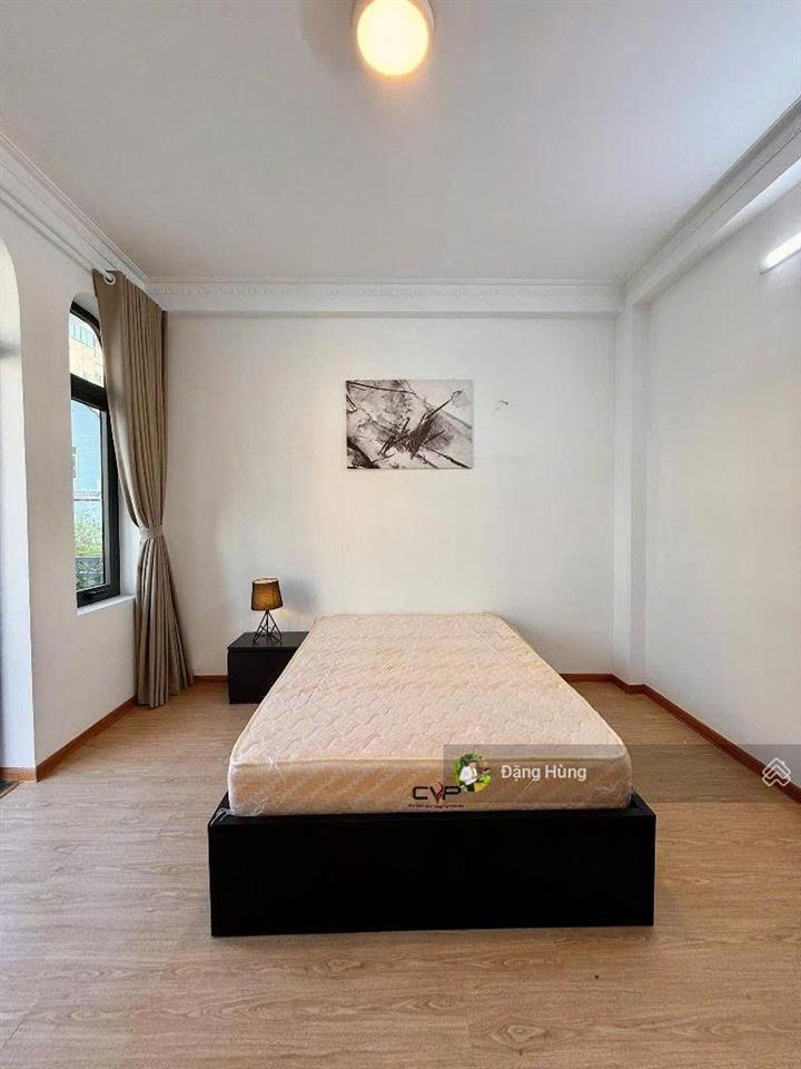 Cho thuê nguyên căn khu trung tâm gần xuân thủy (4x16m) 1 trệt 3 lầu. giá thuê 52tr/th