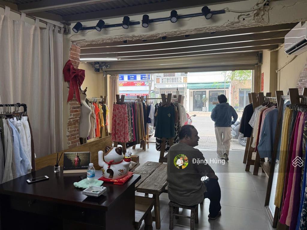 Cho thuê mặt bằng nguyễn văn hưởng, thảo điền (50m2)  dễ nhận diện thương hiệu. giá thuê 35tr/th