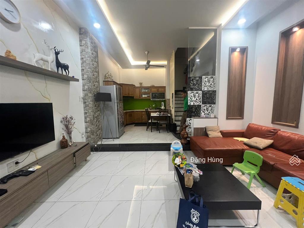 Cho thuê nhà nguyên căn 5x11m  làng báo chí, thảo điền, q2 (1 trệt 3 lầu). giá thuê 37tr/th