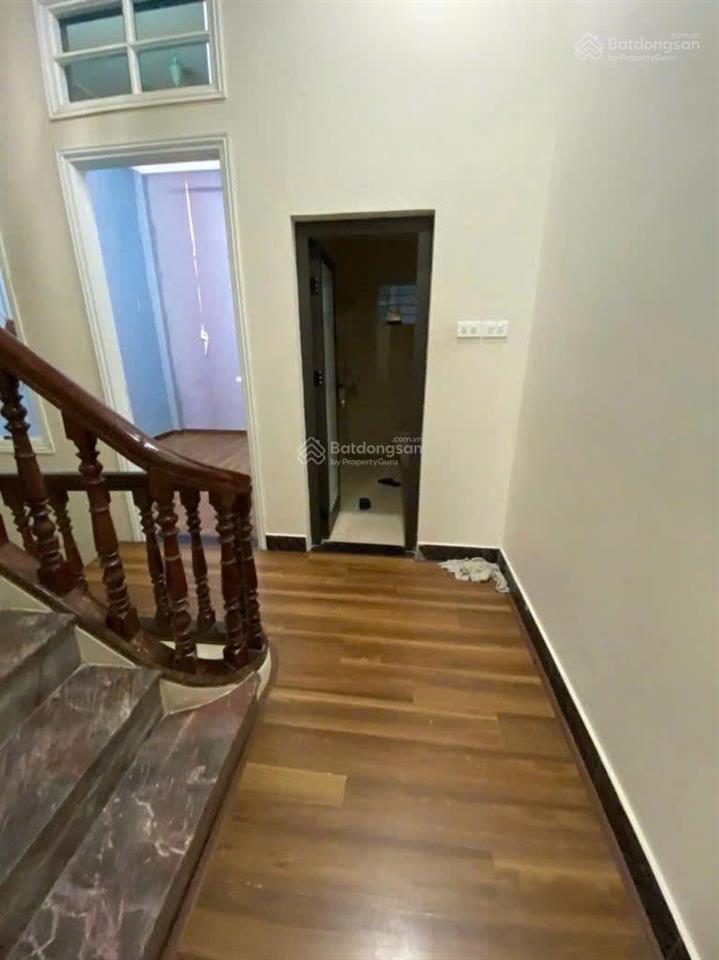 Cho thuê nhà ngõ 421 hoàng quốc việt 50m2, 4 tầng nhà đẹp giá 19tr/th 0989 031 ***