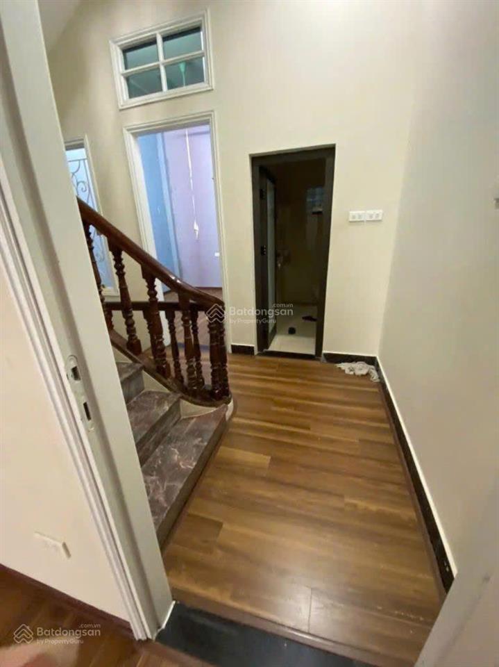 Cho thuê nhà ngõ 421 hoàng quốc việt 50m2, 4 tầng nhà đẹp giá 19tr/th 0989 031 ***