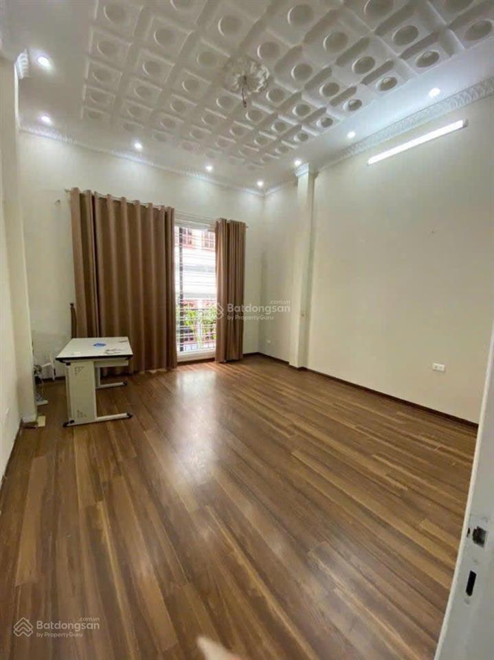 Cho thuê nhà ngõ 421 hoàng quốc việt 50m2, 4 tầng nhà đẹp giá 19tr/th 0989 031 ***