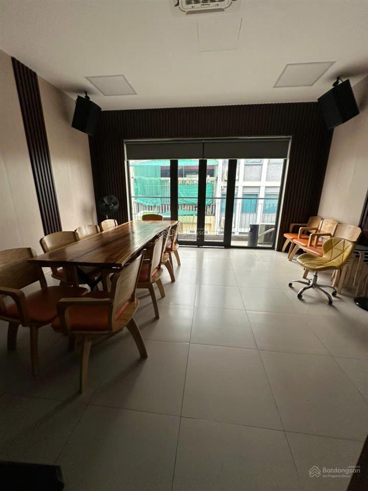 Cho thuê nhà kđt trung yên,yên hòa 80m2,mt 5.5m nhà gồm 5 tầng 1 tum thang máy xịn đẹp giá 28tr/th