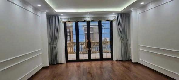 Cho thuê nhà nguyên căn, nhà riêng tại phố hoàng quốc việt, quận cầu giấy 80m2,6 tầng thang máy