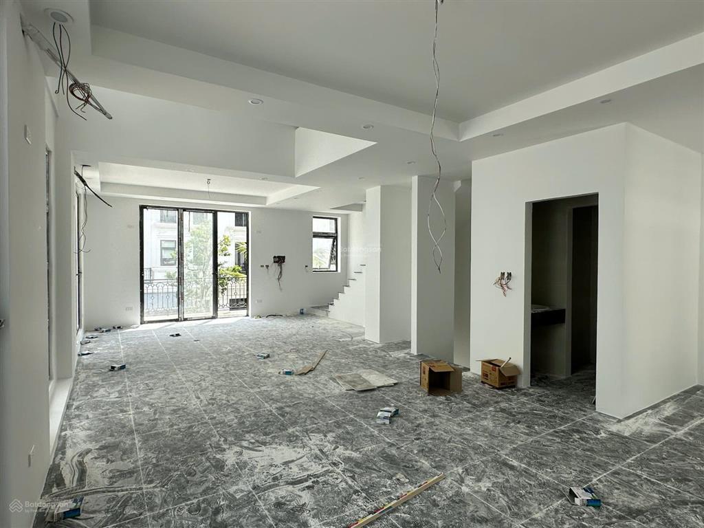 Chính chủ cho thuê biệt thự trung văn vinaconex 3 diện tích 200m2, mt 12m 4 tầng nhà đẹp làm vp