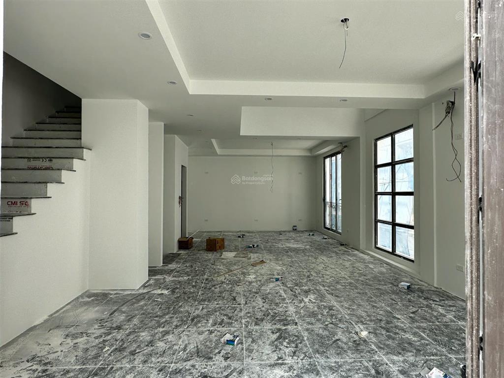 Chính chủ cho thuê biệt thự trung văn vinaconex 3 diện tích 200m2, mt 12m 4 tầng nhà đẹp làm vp