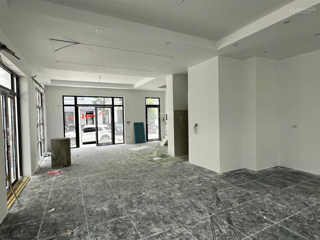 Chính chủ cho thuê biệt thự trung văn vinaconex 3 diện tích 200m2, mt 12m 4 tầng nhà đẹp làm vp