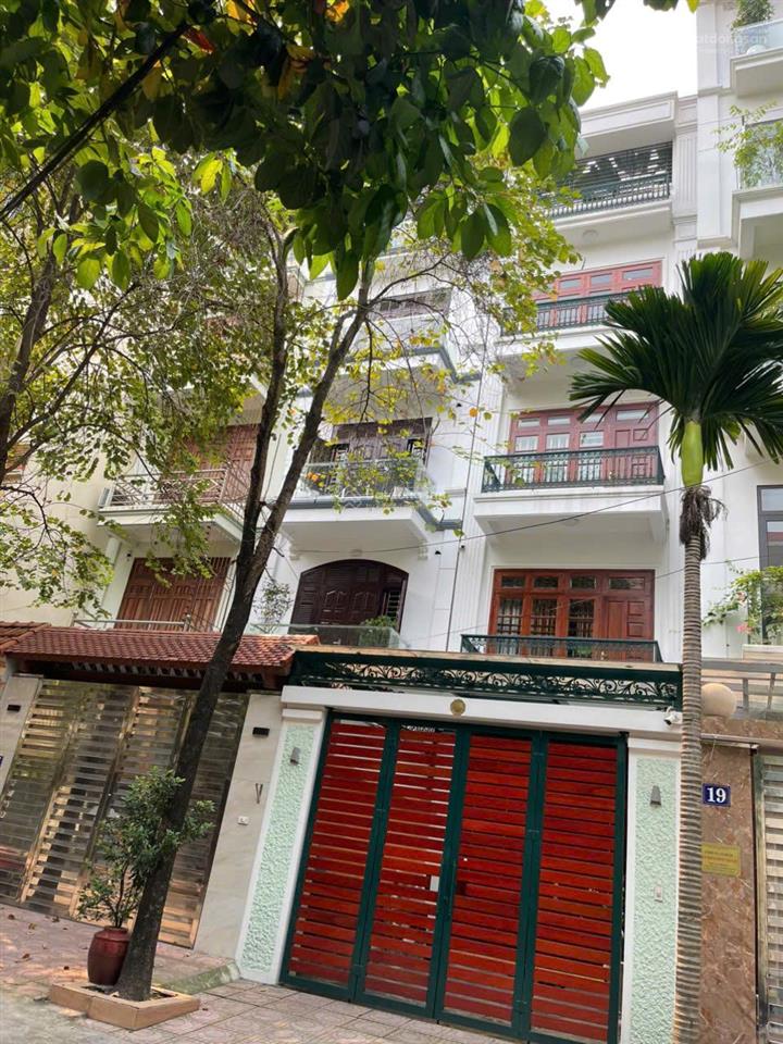 Cho thuê nhà nguyên căn, nhà riêng tại phố pháo đài láng,50m2, mt4m,sẵn 4 tầng giá chỉ 20tr/tháng