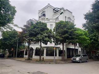 Cho thuê 45tr/tháng biệt thự mễ trì hạ,nam từ liêm, 220m2, xây dựng 110m2, mặt tiền 15m, 4 tầng đẹp