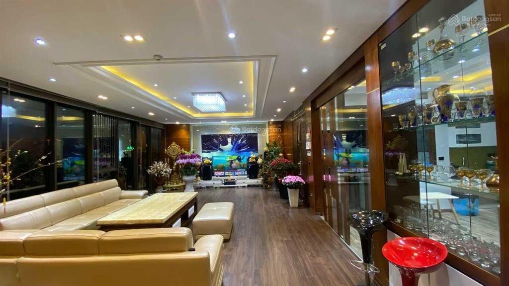 Cho thuê 45tr/tháng biệt thự mễ trì hạ,nam từ liêm, 220m2, xây dựng 110m2, mặt tiền 15m, 4 tầng đẹp