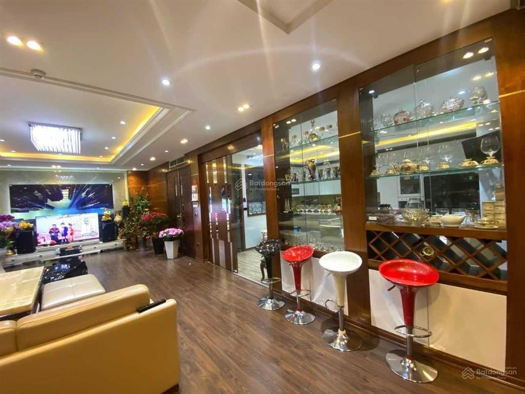 Cho thuê 45tr/tháng biệt thự mễ trì hạ,nam từ liêm, 220m2, xây dựng 110m2, mặt tiền 15m, 4 tầng đẹp