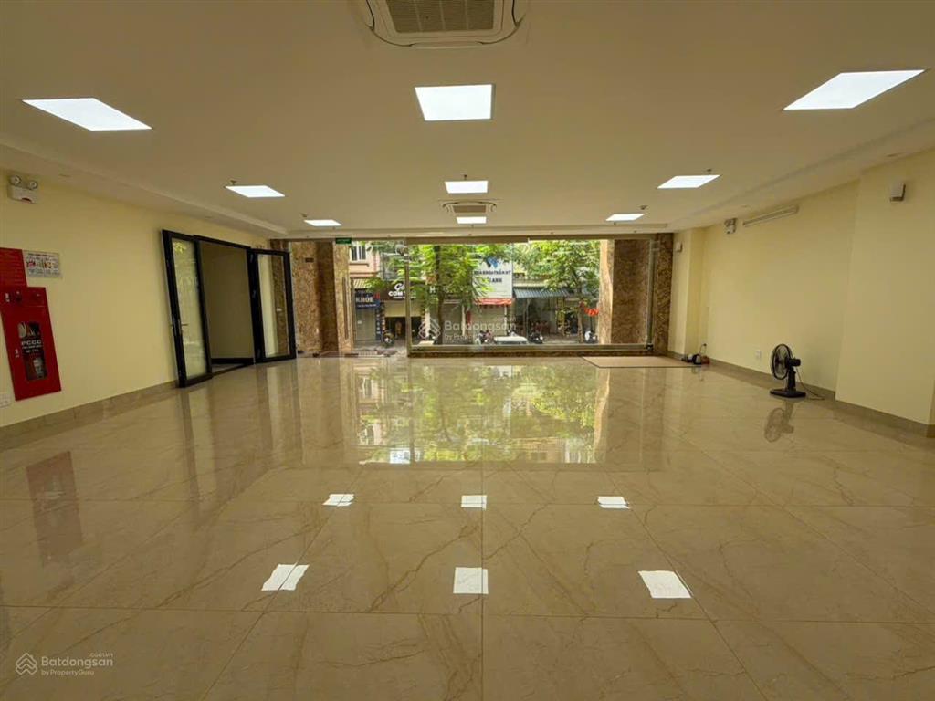 Cho thuê nhà 105tr/tháng ngay nam trung yên, cầu giấy. dt 100m2, 7 tầng, 1 hầm thông sàn thang máy