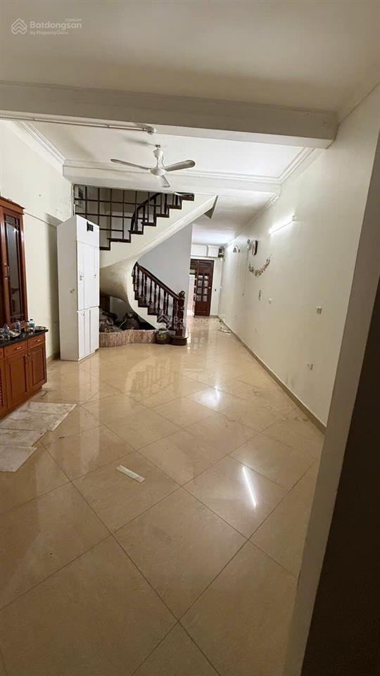 Cho thuê nhà 28tr ngõ 285 khuất duy tiến,thanh xuân 70m2,5 tầng 1 tum nhà đẹp làm văn phòng công ty