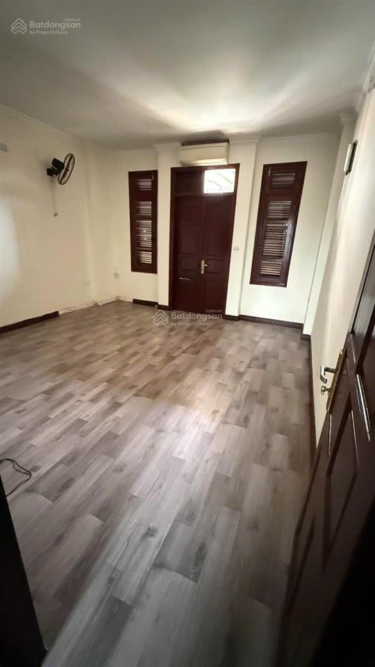 Cho thuê nhà 28tr ngõ 285 khuất duy tiến,thanh xuân 70m2,5 tầng 1 tum nhà đẹp làm văn phòng công ty
