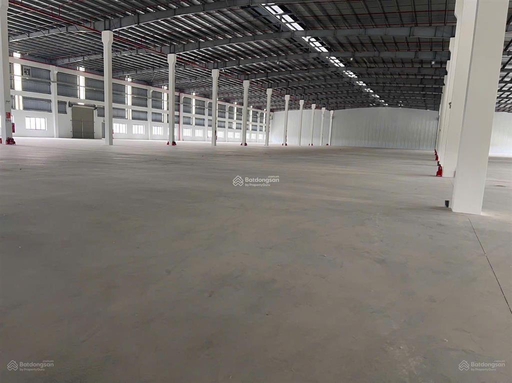 Cho thuê kho 1000m2 vị trí chiến lược ngay nguyễn văn cừ kết nối 4 hướng giá chưa đến 100k/m2
