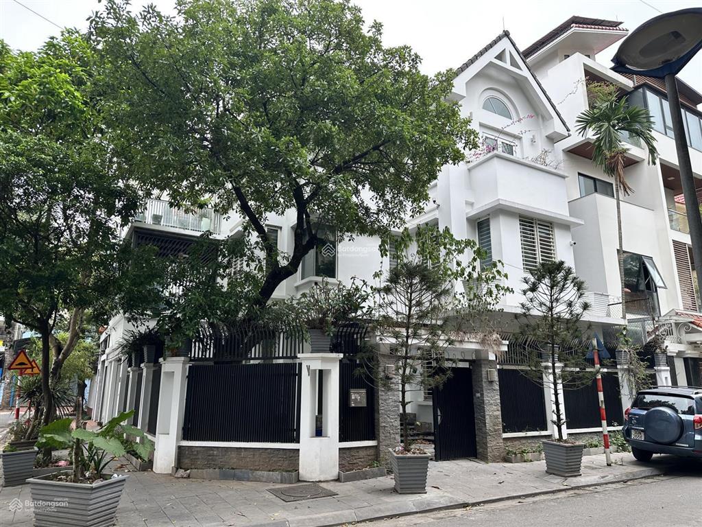Cho thuê căn biệt thự kđt mới yên hòa,200m2 mt 12m, 3 tầng làm vp công ty giá 30tr/tháng 0989 031 ***