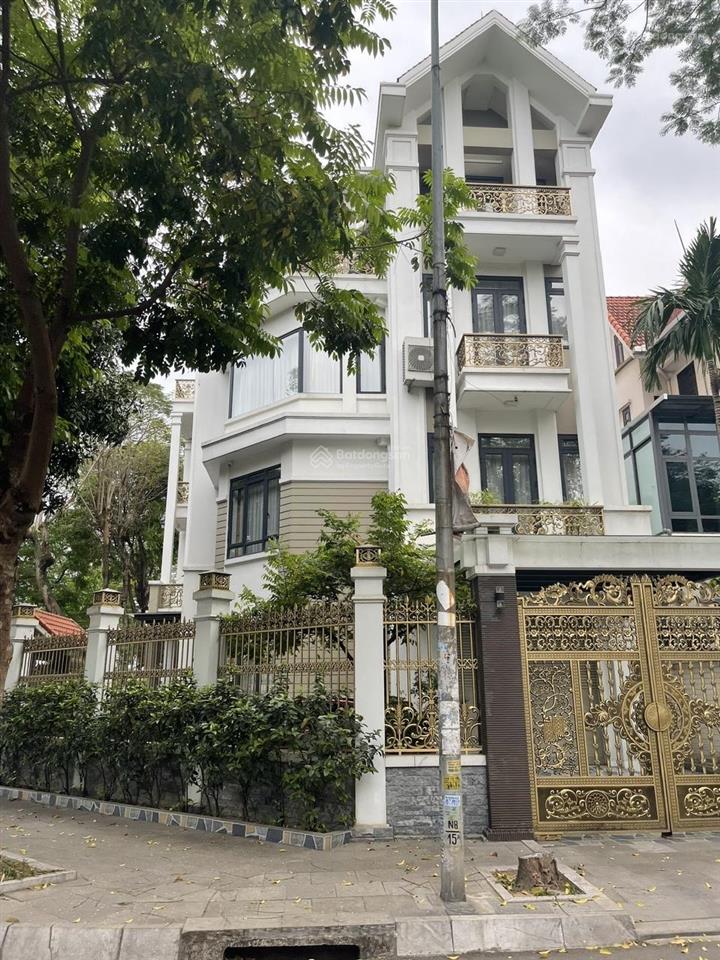 Cho thuê căn biệt thự thành thái, cầu giấy, 250m², mt 10m, 4 tầng có thang máy giá 60tr/th