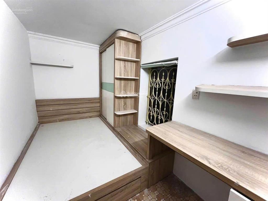 Chính chủ cho thuê căn hộ tập thể g2 thái thịnh, 50m2 nhà thoáng mát nội thất cơ bản  0989 031 ***