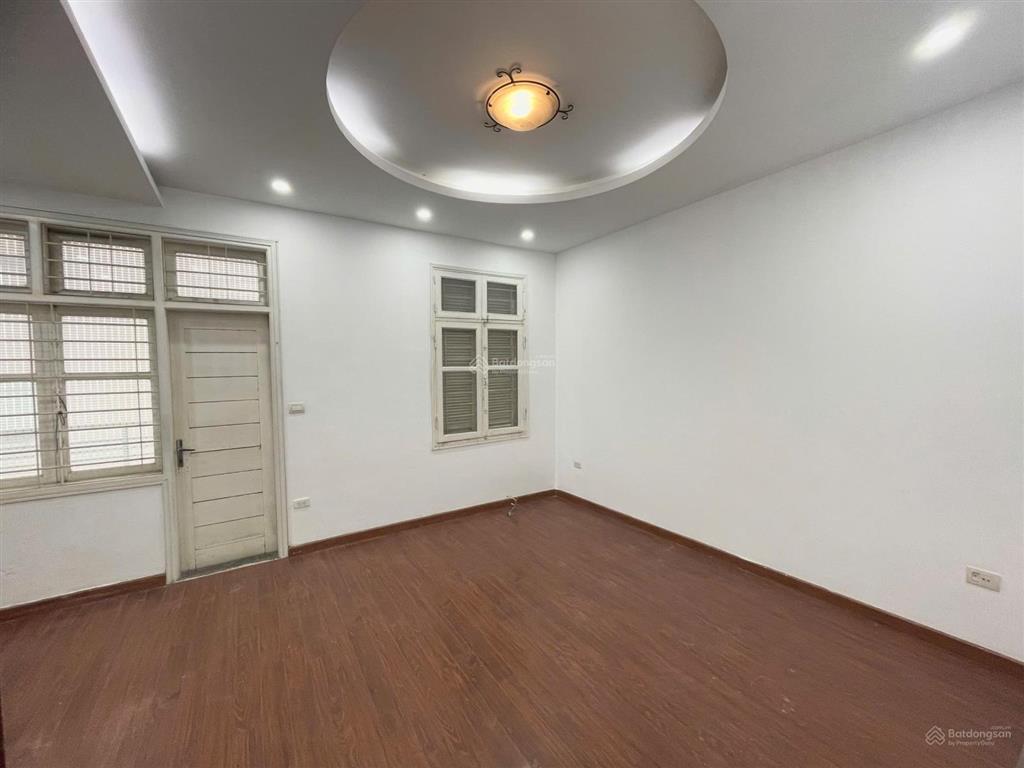 Chính chủ cho thuê nhà trung kính đôi, 55m2, 4 tầng nhà rất sạch đẹp làm vp công ty,  0989 031 ***