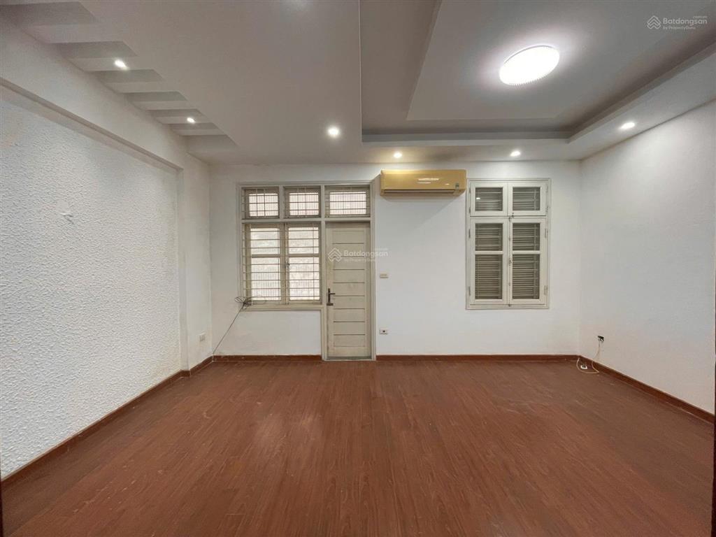 Chính chủ cho thuê nhà trung kính đôi, 55m2, 4 tầng nhà rất sạch đẹp làm vp công ty,  0989 031 ***