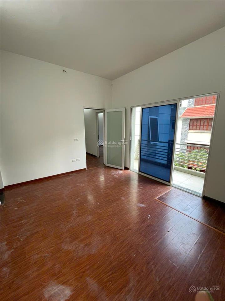 Cho thuê biệt thự đường tố hữu,trung văn 120m2,4 tầng 1 tầng hầm để xe giá 26tr/tháng 0989 031 ***