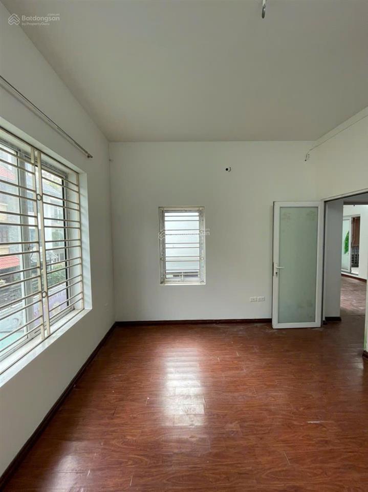 Cho thuê biệt thự đường tố hữu,trung văn 120m2,4 tầng 1 tầng hầm để xe giá 26tr/tháng 0989 031 ***