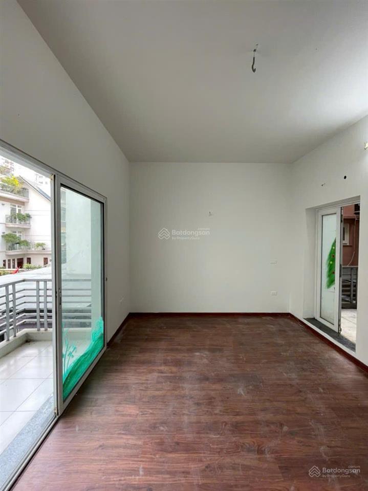 Cho thuê biệt thự đường tố hữu, trung văn 150m2, 4t 1 tầng hầm để xe giá 35tr/tháng.  0989 031 ***
