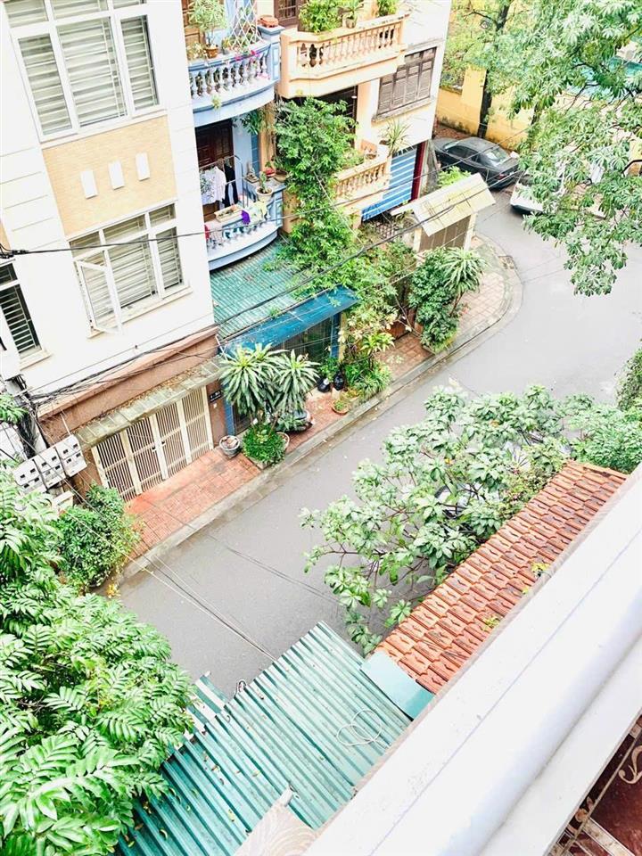 Cho thuê nhà khuất duy tiến, thanh xuân 55m2,5 tầng nhà rất đẹp oto đỗ cửa giá chỉ 19tr/th