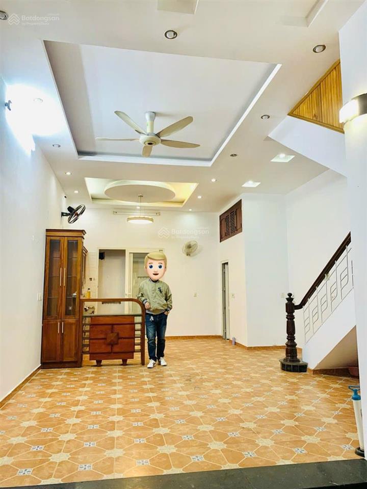 Cho thuê nhà khuất duy tiến, thanh xuân 55m2,5 tầng nhà rất đẹp oto đỗ cửa giá chỉ 19tr/th