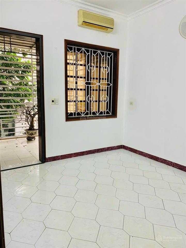 Cho thuê nhà khuất duy tiến, thanh xuân 55m2,5 tầng nhà rất đẹp oto đỗ cửa giá chỉ 19tr/th