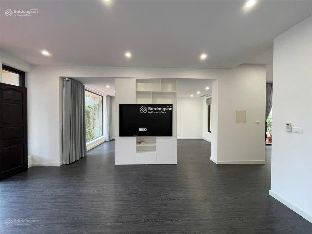 Cho thuê căn biệt thự nguyễn thị định, yên hòa, dt 200m2, dtxd là 110m2, 3 tầng, 1 tum, 55 tr/th