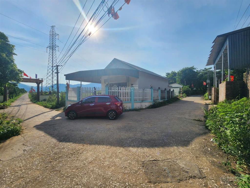 Bán đất tặng nhà, chỉ việc xách bình vôi về ở tại khánh chúc, ba vì dt 408m²  0979 534 ***