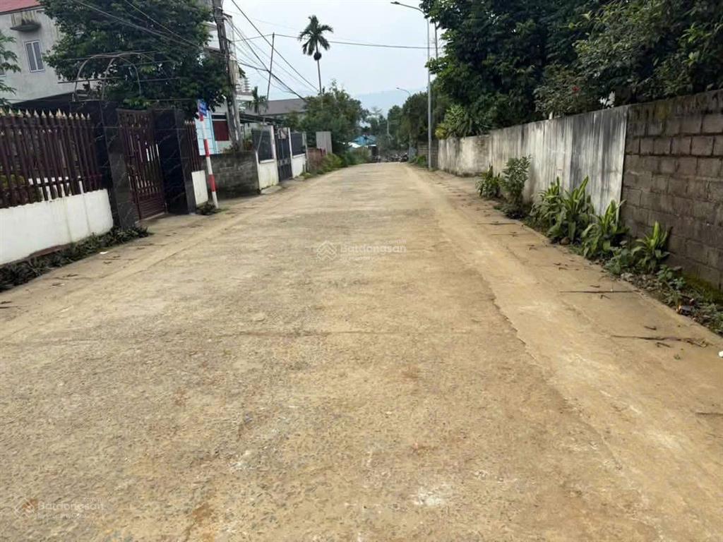 Chủ cắt bán 400m trục chính thôn luồng yên trung thạch thất .kinh doanh buôn bán tốt  0979 534 ***