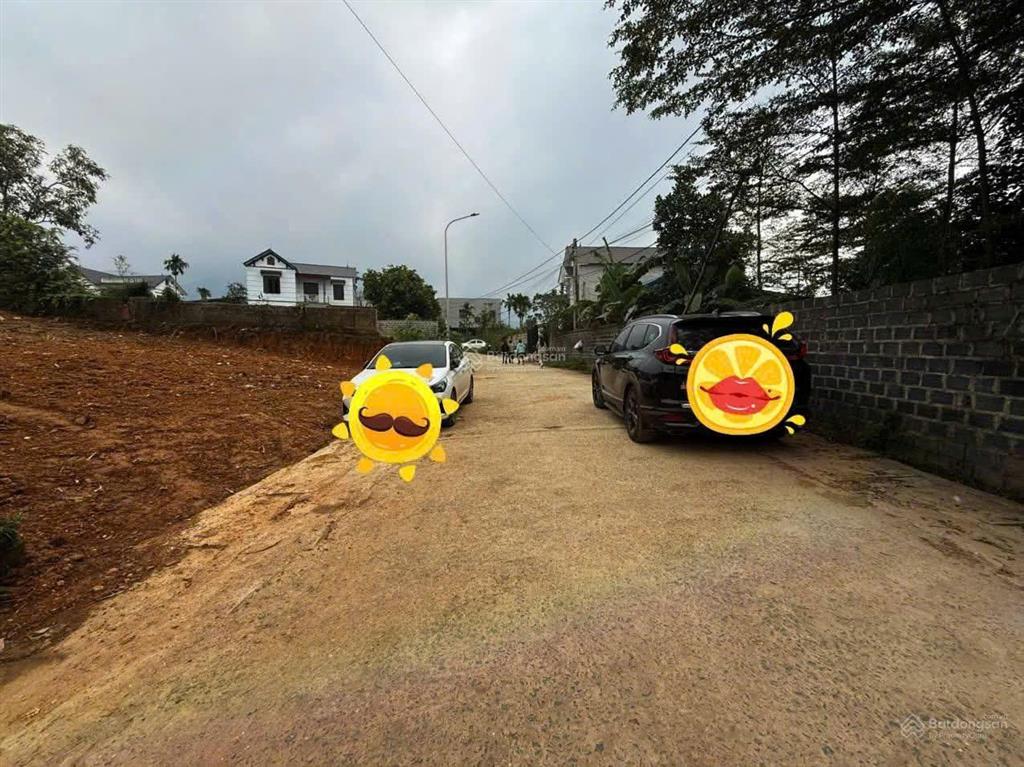 Chủ cắt bán 400m trục chính thôn luồng yên trung thạch thất. kinh doanh buôn bán tốt.  0979 534 ***