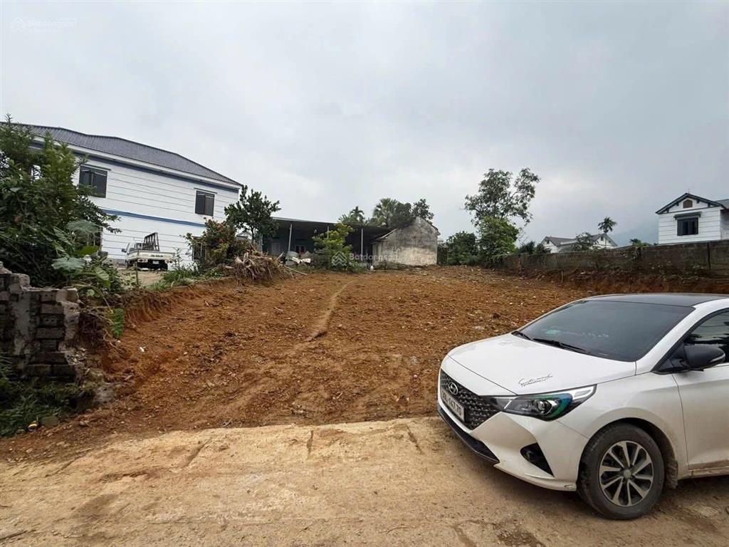 Chủ cắt bán 400m trục chính thôn luồng yên trung thạch thất. kinh doanh buôn bán tốt.  0979 534 ***