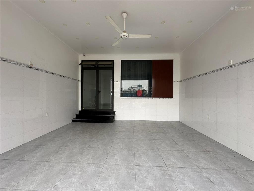 Nhà mặt chợ lương quán mặt tiền rộng chỉ 5,4 tỷ