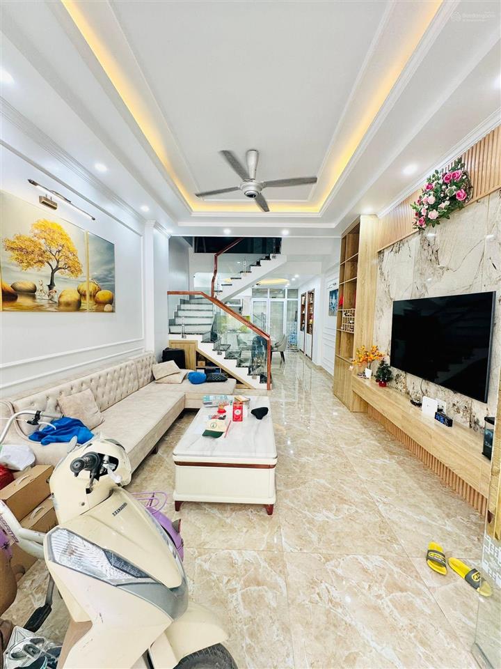 Nhà 4 tầng khu tđc vinhomes riverside đường 11m chỉ 5,2 tỷ