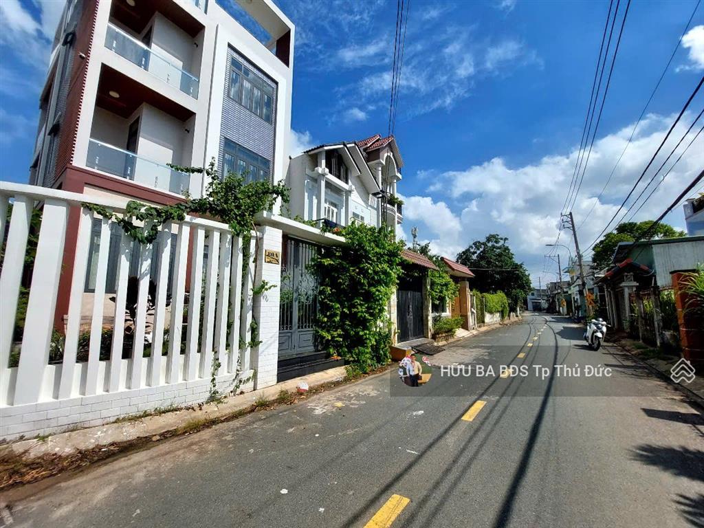Bán nhà 10m x 20m đã tách 2 lô nhà nằm mặt tiền đường sổ vuông đẹp xây dựng 1 hầm 7 tầng