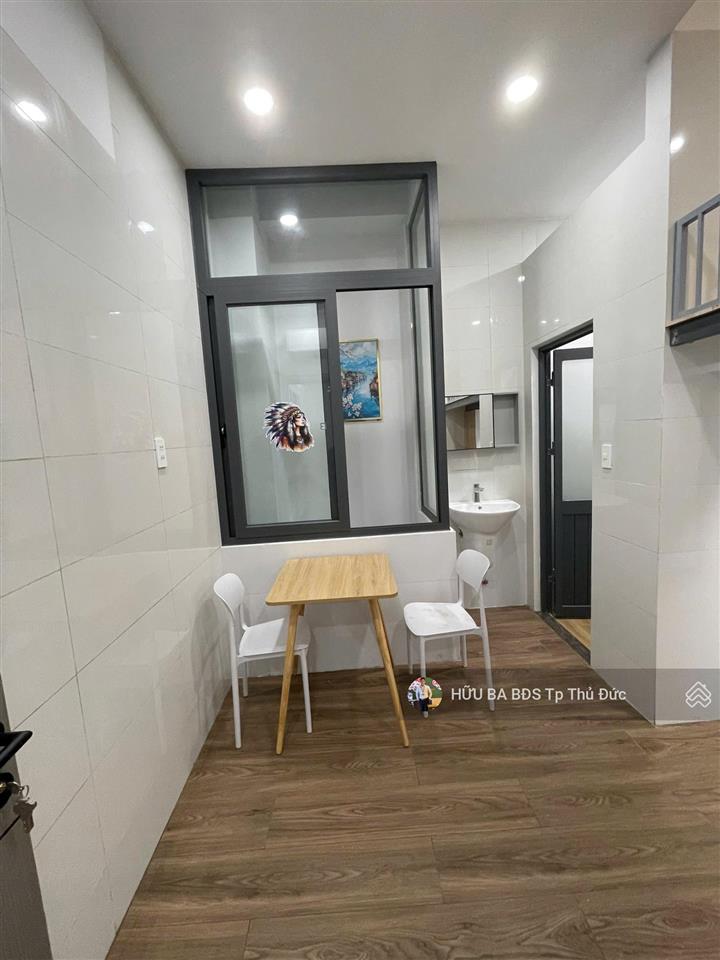 Tòa nhà 4 tầng có tháng máy .ngang 8m đang cho thuê 60tr /1th giá bán 13.6 tỷ sổ hồng riêng.