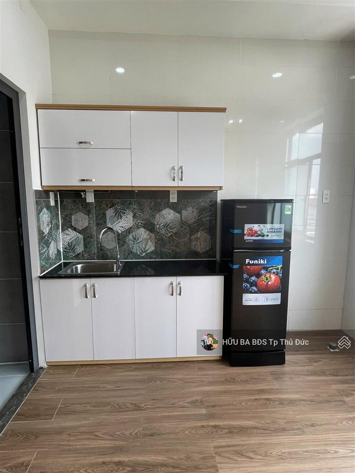 Tòa nhà 4 tầng có tháng máy .ngang 8m đang cho thuê 60tr /1th giá bán 13.6 tỷ sổ hồng riêng.