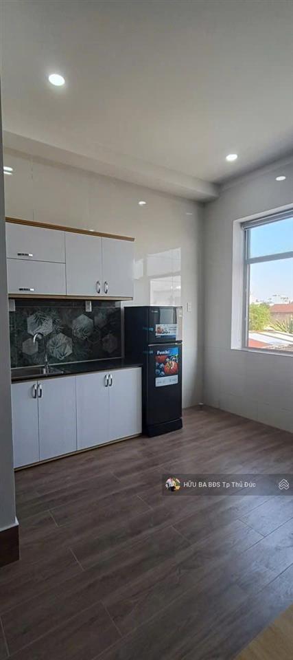 Tòa nhà căn hộ dịch vụ 16 phòng 4 tầng có thang máy ngang 8m đang thu nhập 60tr /1th