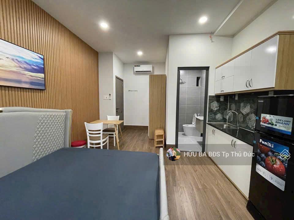 Tòa nhà căn hộ dịch vụ 16 phòng 4 tầng có thang máy ngang 8m đang thu nhập 60tr /1th